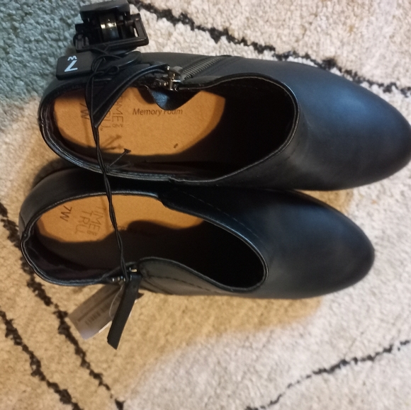 Time And Tru Black Short Boots WIDE WIDTH - Picture 5 of 6